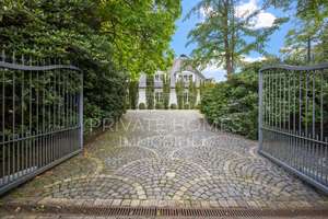 Villa in begehrter Lage von Hochkamp mit großem Garten – Die vollständige Adresse der Immobilie erhältst du vom Anbieter., 22609 Osdorf, Hamburg – Vorschaubild 1