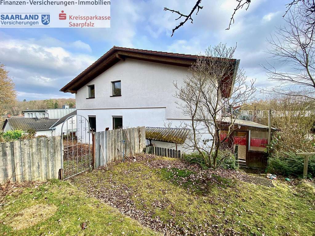 Immobilie in Sankt Ingbert - Freistehendes Zweifamilienhaus in gefragter Wohnlage  - Bild 2