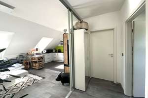 Charmante 2-Zimmer-Dachgeschosswohnung mit Loggia in begehrter Wohnlage von Erding – Die vollständige Adresse der Immobilie erhältst du vom Anbieter., 85435 Erding – Vorschaubild 5