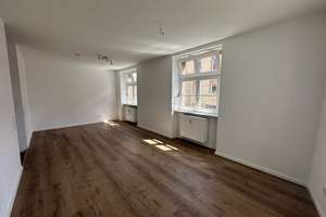 Charmante 1-Zimmer-Wohnung im denkmalgeschützten Altbau mit EBK und Stellplatz – nur bei realunis – Die vollständige Adresse der Immobilie erhältst du vom Anbieter., 76227 Durlach, Karlsruhe – Vorschaubild 3