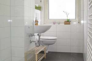 Einziehen und Wohnen: Sanierte 2-Zimmer-Wohnung Bonn-Bad Godesberg – Moltkestr. 78, 53173 Alt-Godesberg, Bonn – Vorschaubild 2