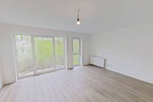 Große 2-Zimmer-Wohnung mit BALKON, EBK und BADEWANNE
