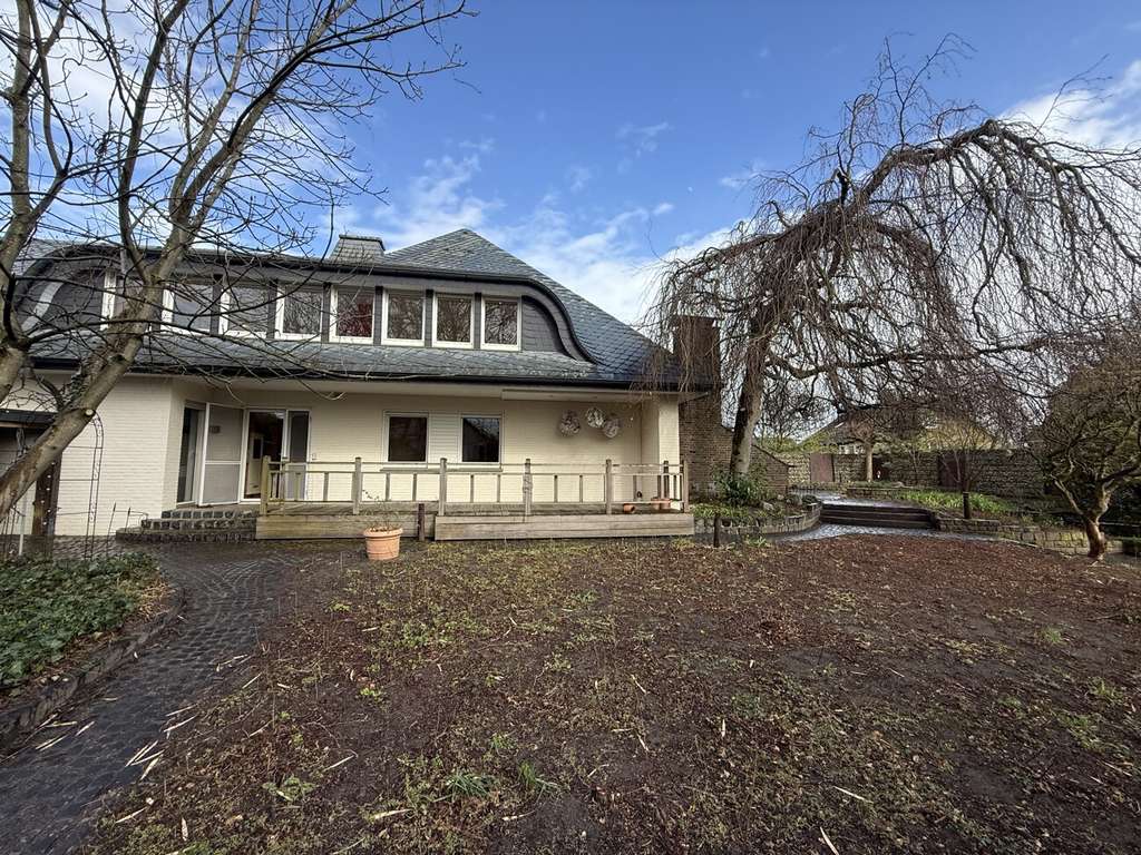 Immobilie in Verl - Großzügige Unternehmervilla in begehrter Lage von Verl – mit Schwimmbad und viel Potenzial - Bild 4