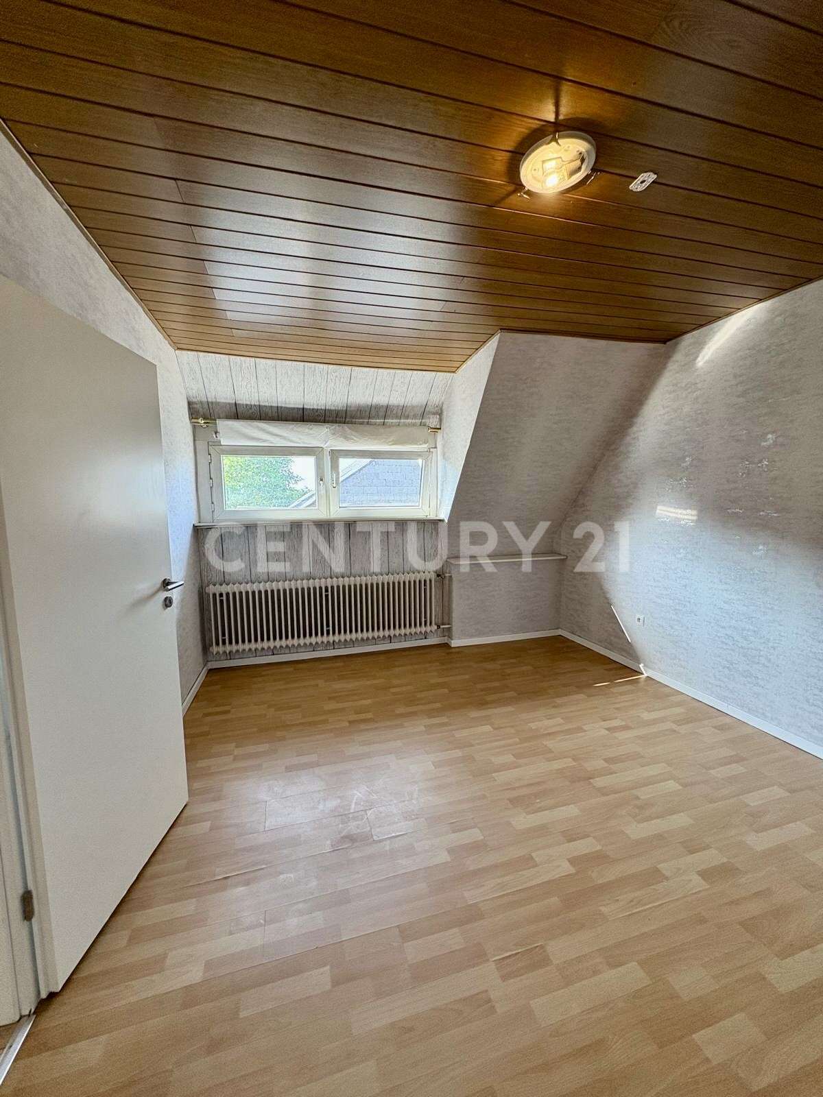 Immobilie in Schönenberg-Kübelberg - Geräumiges 1-2 Familienhaus in zentraler Lage - viel Platz für Ihre Ideen! - Bild 0