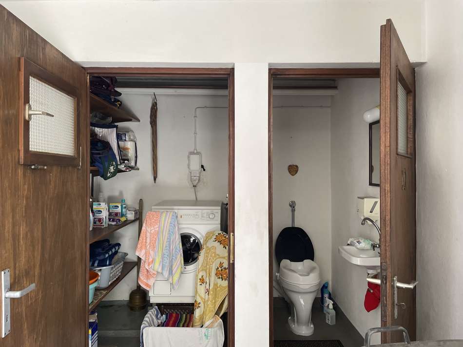 Waschekammer und WC EG