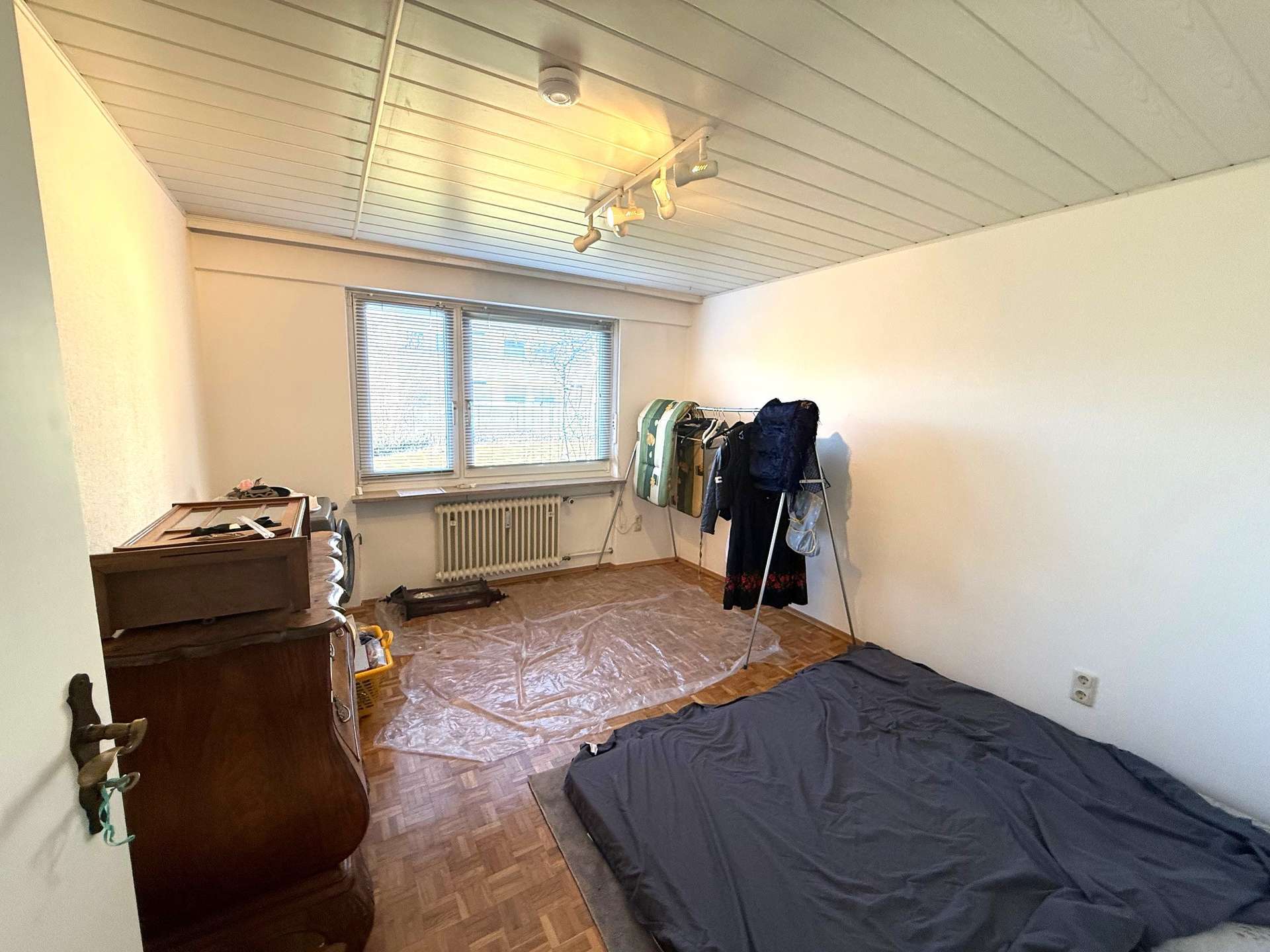 Immobilie in Planegg - *** Helle 4-Zimmer-Wohnung, ruhige Lage, mit Südloggia und einer Westterrasse *** *** - Bild 0