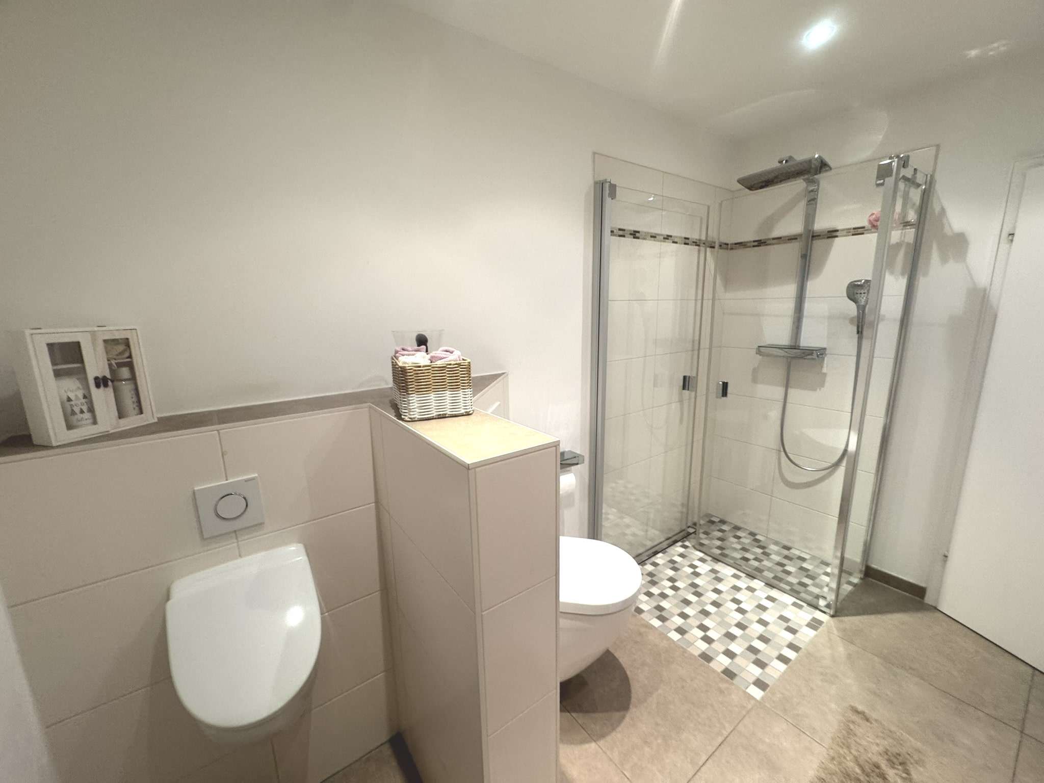 Immobilie in Rheinbrohl - Gepflegtes 3 - Familienhaus mit Doppelgarage und PKW -Stellplatz - Bild 0