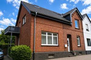 Charmanter, teilsanierter Altbau mit Traumgarten in bester Lage