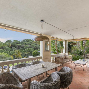 Charmantes Reihenhaus-Eckhaus für Familien mit privatem Pool und Chill-out-Garten in Sotogrande