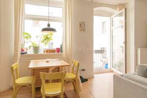 Gemütliche 2 Zimmer Balkon Wohnung im Herzen von Friedrichshain zu verkaufen! – Die vollständige Adresse der Immobilie erhältst du vom Anbieter., 10245 Friedrichshain, Berlin – Vorschaubild 1