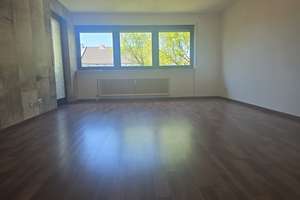 Großzügige 4-Zimmer-Wohnung mit Loggia, TG-Stellplatz, Wallbox und Keller
