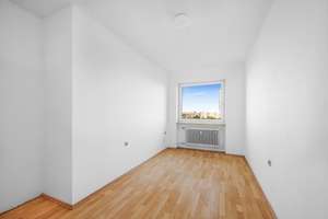 Ganz Oben ist es am schönsten! + U-Bahnnähe -  Charmante 3-Zimmer-Wohnung – Die vollständige Adresse der Immobilie erhältst du vom Anbieter., 80992 Alt-Moosach, München – Vorschaubild 4