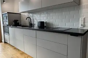 Zentral, stilvoll, hochwertig – 3-Zimmer-Wohnung mit Regendusche, Balkon & neuer Einbauküche – Karlstraße 94, 40210 Düsseldorf – Vorschaubild 8