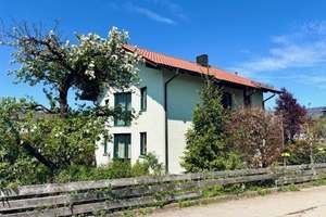 Vermietet: Einfamilienhaus mit Naturgarten in Burghausen als Renditeobjekt – Die vollständige Adresse der Immobilie erhältst du vom Anbieter., 84489 Burghausen – Vorschaubild 1