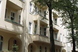 Großzügiges Wohnen: 6,5-Zimmer-Wohnung mit Stuck und Parkett in Wilmersdorf