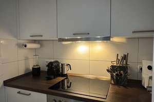Geschmackvolle vollmöblierte 1-Raum-Wohnung mit geh. Innenausstattung mit Balkon und EBK – Von-Werth-Straße 24-26, 50670 Altstadt/Nord, Köln – Vorschaubild 3