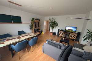 Teilsanierte 2-Zimmer-Hochparterre-Wohnung mit Balkon in Hannover Döhren.