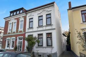 Kapitalanlage in Bremen-Walle: 4 vermietete Wohnungen, Hinterhaus und Garage 