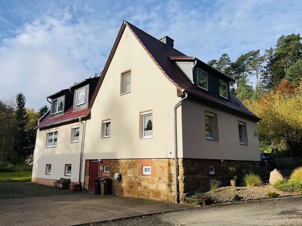 Immobilie in Wolfhagen - Umfangreich saniertes Ein- bis Zweifamilienhaus am Fuße der Weidelsburg in Wolfhagen-Ippinghausen  - Bild 0