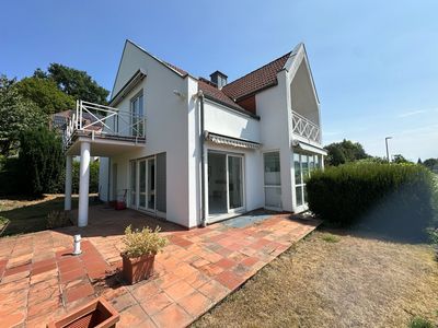Ausgefallene Architektur die ewig inspiriert! Erstklassiges, FEH in ruhiger Randlage Wiesbaden!