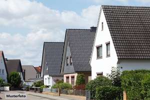 + Freistehendes Wohnhaus mit Garage +