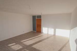 Große sanierte 3 Zimmer Wohnung in Köln Weiden in der obersten Etage mit Einbauküche – Lübecker Str. 13, 50858 Weiden, Köln – Vorschaubild 4