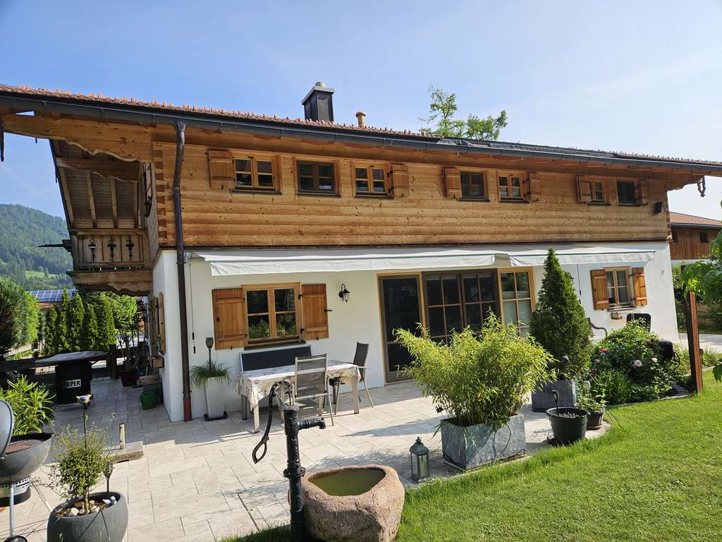 Immobilie in Kreuth - Sehr schönes Mehrgenerationenhaus mit herrlichen Garten und großer Terrasse  - Bild 0