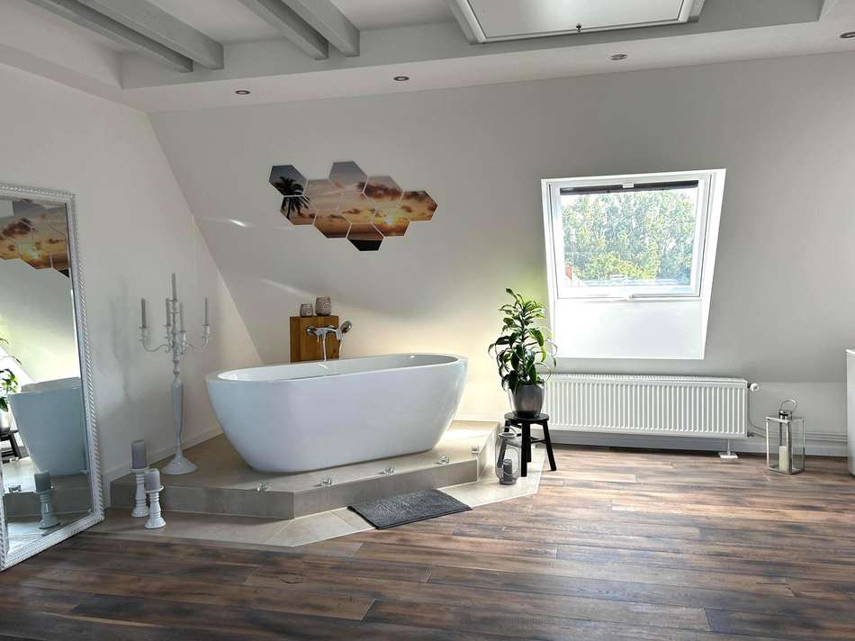 Badewanne im Schlafzimmer DG