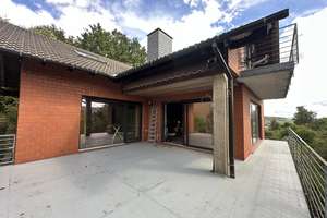 * Hardegsen * Attraktives Zweifamilienhaus mit ausgebautem Dachgeschoss * GS ca. 999 m² * Garage * – Die vollständige Adresse der Immobilie erhältst du vom Anbieter., 37181 Hardegsen – Vorschaubild 1