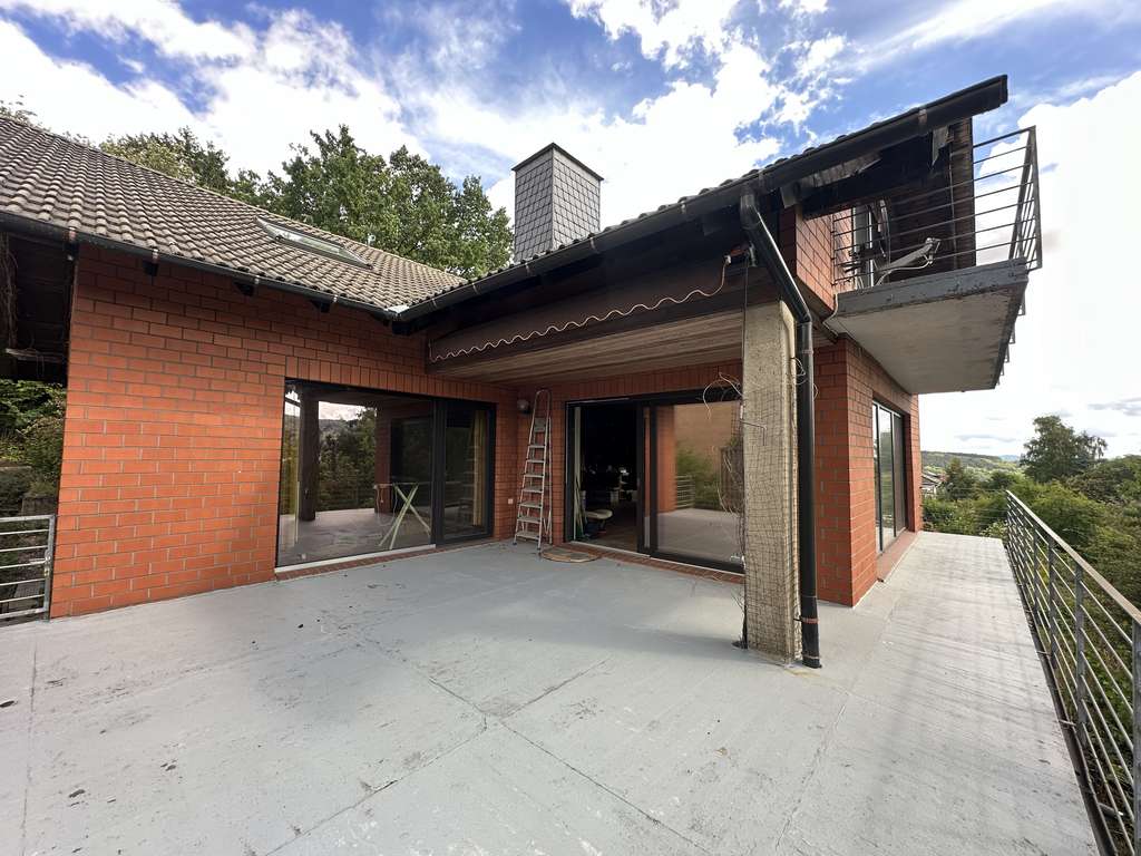 * Hardegsen * Attraktives Zweifamilienhaus mit ausgebautem Dachgeschoss * GS ca. 999 m² * Garage *