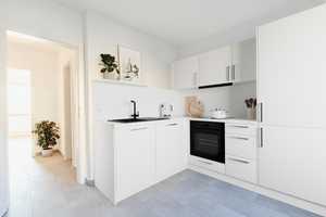 Erstbezug nach umfassender Renovierung - 2-Zimmer mit Balkon | WG-geeignet  – Moselstraße 74, 50674 Köln – Vorschaubild 1