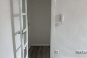 geeignet für Pendler, kl.2-Zimmer-Wohnung (o. Waschmaschinenanschluss) m. sehr kleiner Küche und Bad – Reichsstraße 32, 14052 Westend, Berlin – Vorschaubild 3