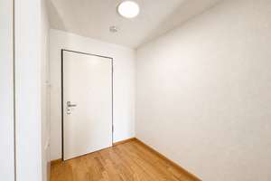 Zum Verkauf: möblierte 2 Zimmer-Wohnung mit großzügigem Garten und TG-Stellplatz – 79115 Haslach-Gartenstadt, Freiburg im Breisgau – Vorschaubild 2