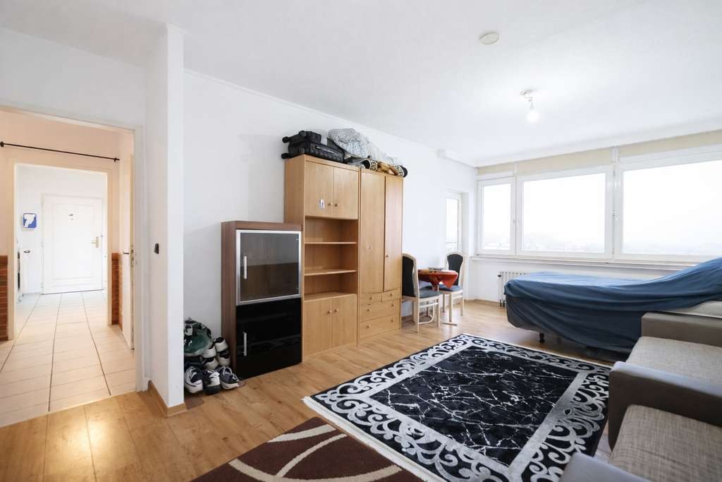 Immobilie in Pinneberg - Geräumige Wohnung mit Loggia und herrlichem Ausblick – ideal für Paare , Familien und Anleger - Bild 4