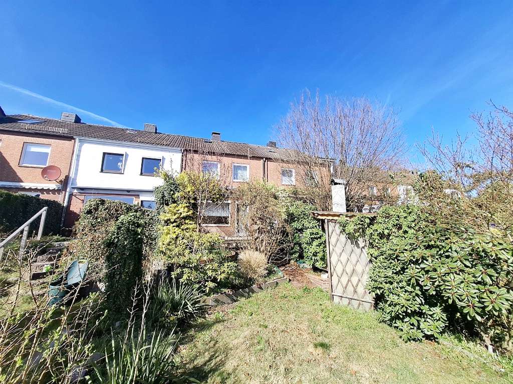 Immobilie in Groß Grönau - Familiengerechtes Reihenmittelhaus mit Ausbaureserve und Vollkeller auf Grundstück mit Erbbaurecht - Bild 3