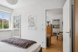 Elegante Wohnung mit Südbalkon in Toplage Unterföhrings – urbaner Komfort trifft ländliche Ruhe. – München (Kreis) – Vorschaubild 8