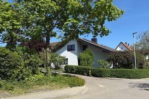 Viel Platz für Generationen in idyllischer Ortsrandlage mit Solarthermie und modernisierten Bädern – Die vollständige Adresse der Immobilie erhältst du vom Anbieter., 79189 Bad Krozingen – Vorschaubild 2
