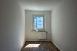 Mini-Apartment für EINE Person - mit Balkon und Wannenbad! – Quedlinburger Straße 38, 12627 Hellersdorf, Berlin – Vorschaubild 4
