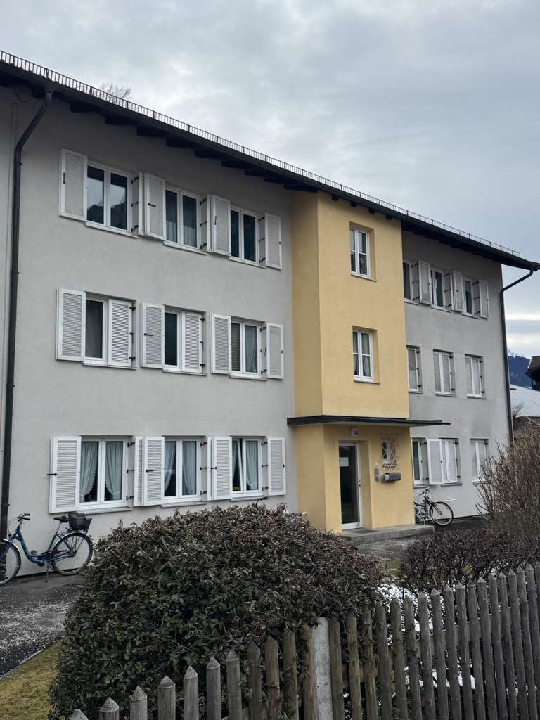 Immobilie in Garmisch-Partenkirchen - Sie suchen die perfekte Kapitalanlage? Gemütl. 2,5 Zi. DG-Whg mit Wohnküche - Bild 0