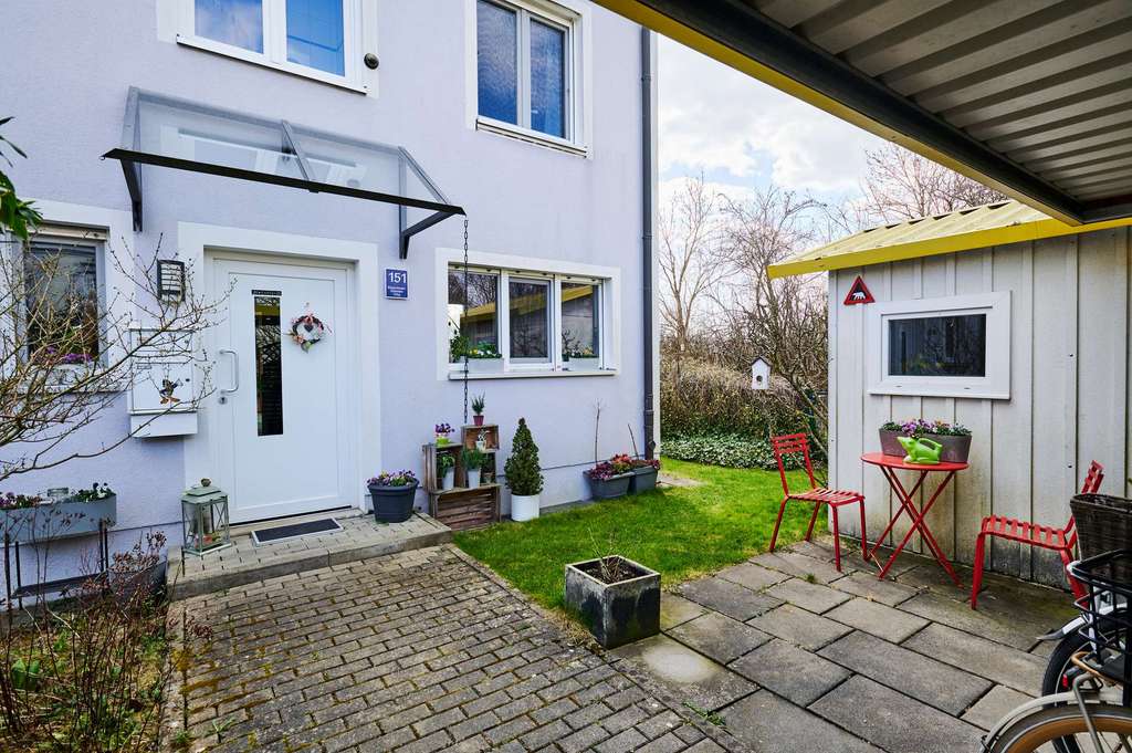 Immobilie in Neubiberg - Raumwunder mit Perspektive & Weitblick: Reihenendhaus mit ca. 370 m² Fläche & separierbarer Wohnung - Bild 1