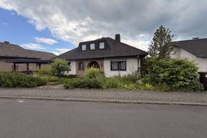 Stilvoll wohnen mit Aussicht: Einfamilienhaus mit Einliegerwohnung in Elgershausen! – Die vollständige Adresse der Immobilie erhältst du vom Anbieter., 34270 Schauenburg – Vorschaubild 4