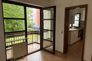 Ruhige, helle 3-Zimmer-Wohnung in Obersendling mit S/W-Balkon – Kleinstraße 23, 81379 Thalkirchen, München – Vorschaubild 2