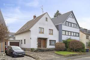 Großzügiges Ein-/bis Zweifamilienhaus auf sonnigem Südgrundstück in Köln-Weiden