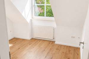 Frisch renovierte 4-Zimmer-Dachgeschosswohnung mit Balkon in ruhiger Lage – grasseler straße 90, 38110 Wabe-Schunter-Beberbach, Braunschweig – Vorschaubild 6