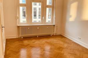 Heller sanierter Stilaltbau, 2 Zi.Kü. Bad, Gäste WC Balkon , Aufzug von Privat – Rheinstraße 49, 65185 Mitte, Wiesbaden – Vorschaubild 4