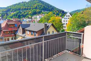 Altbau-Charme mit Komfort: 5-Zimmer-Wohnung in Bad Wildbad – 75323 Bad Wildbad – Vorschaubild 1