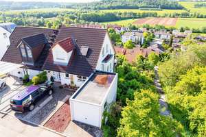 Wohnen mit Mehrwert: Neuwertige Doppelhaushälfte mit Einliegerwohnung, Garten und Fernblick – Die vollständige Adresse der Immobilie erhältst du vom Anbieter., 71088 Holzgerlingen – Vorschaubild 2