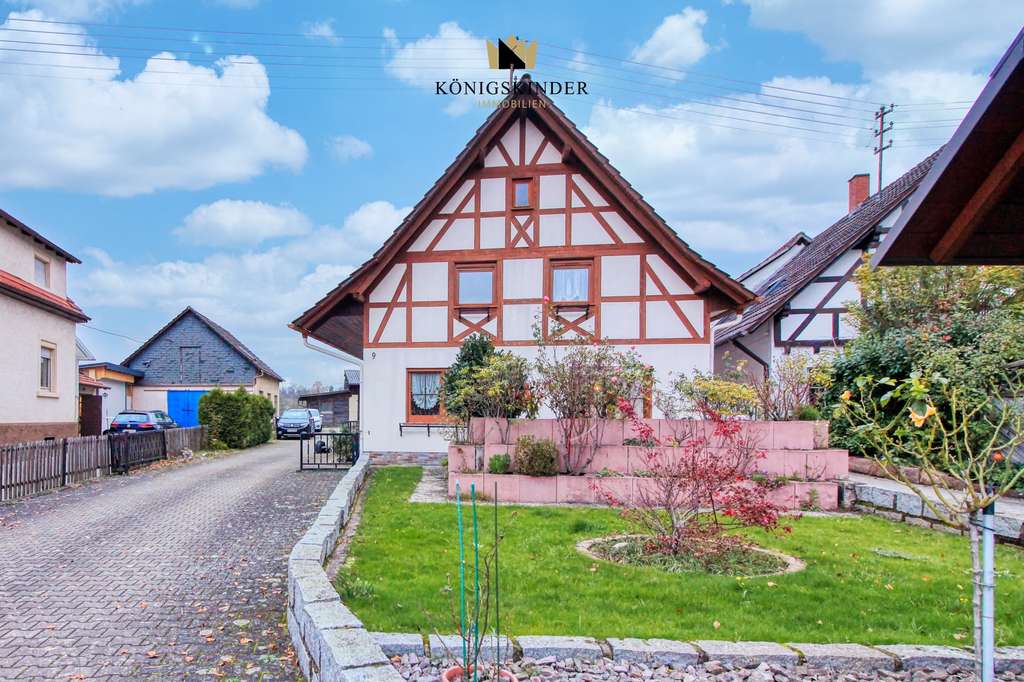 Immobilie in Durbach - Charmantes Zweifamilienhaus mit großzügigem Grundstück - Bild 1