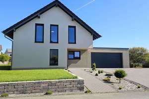 Modernes Einfamilienhaus im Hunsrück – Neubau mit großem Garten & KfW-40-Standard