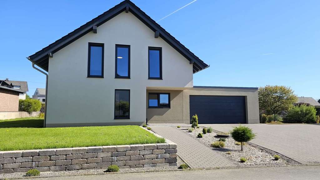 Immobilie in Peterswald-Löffelscheid - Modernes Einfamilienhaus im Hunsrück – Neubau mit großem Garten & KfW-40-Standard - Bild 0